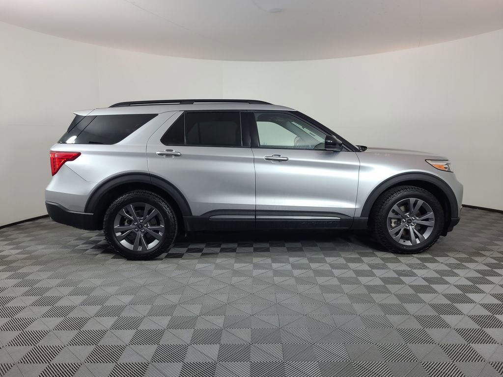 Certified 2022 Ford Explorer XLT w/ Equipment Group 202A AWD/4WD image 2