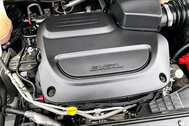 Used 2022 Chrysler Voyager LX image 36