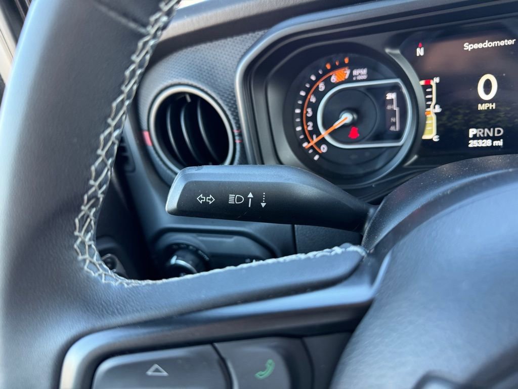 Used 2025 Jeep Wrangler Rubicon image 14