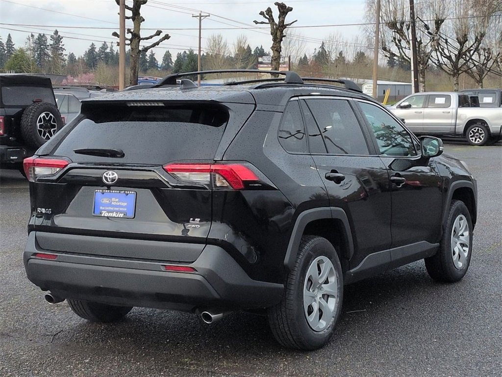 Used 2021 Toyota RAV4 LE image 5