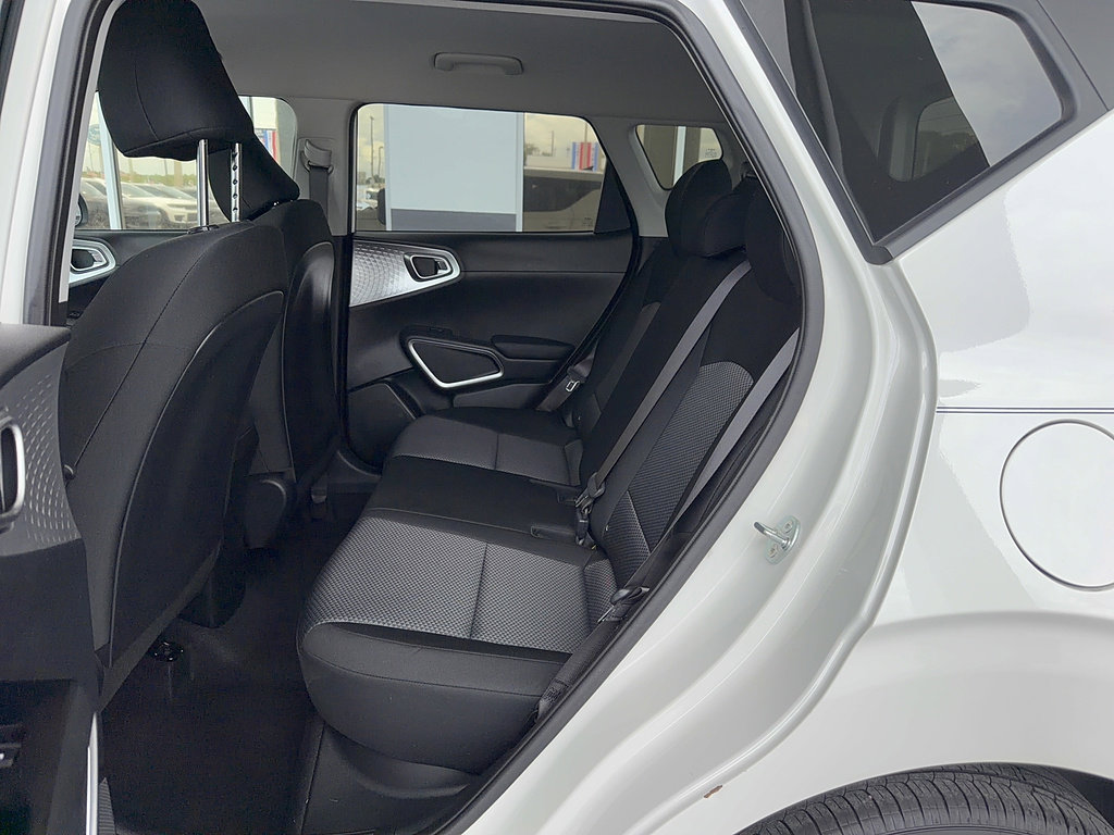 Used 2025 Kia Soul LX w/ LX Technology Package FWD image 12