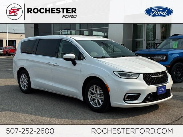 Used 2023 Chrysler Pacifica Touring-L FWD video 1