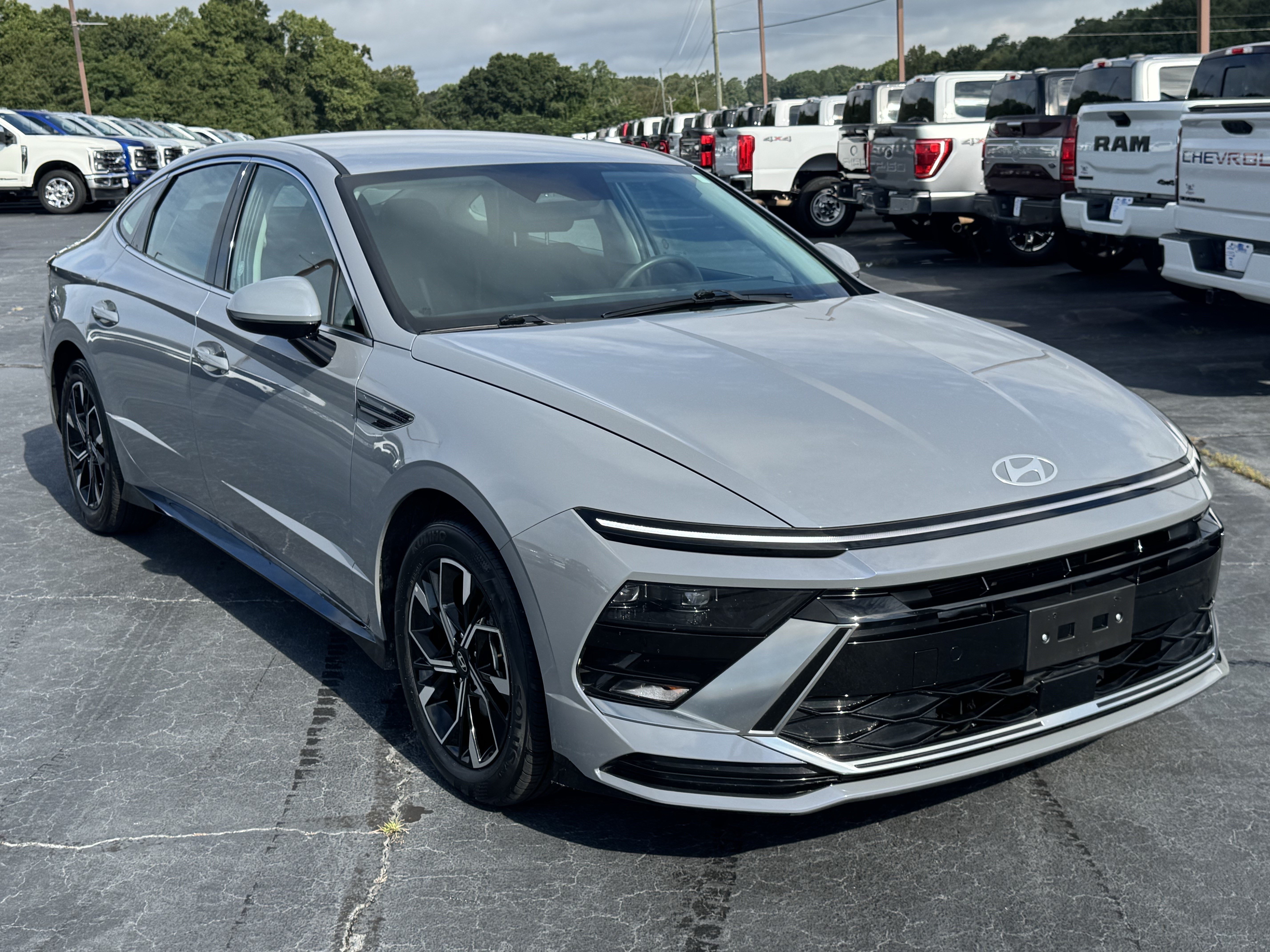Used 2025 Hyundai Sonata SEL FWD image 4