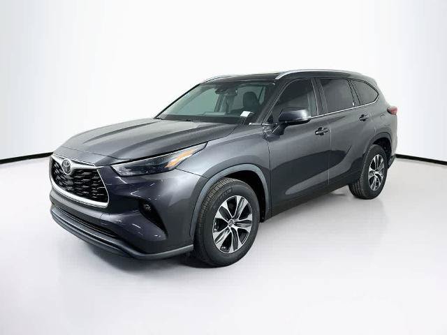 Used 2023 Toyota Highlander XLE