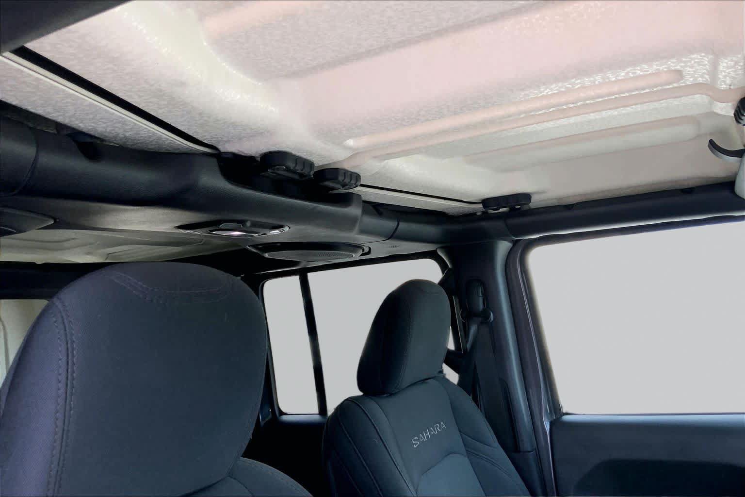 Used 2018 Jeep Wrangler Unlimited Sahara AWD/4WD image 14