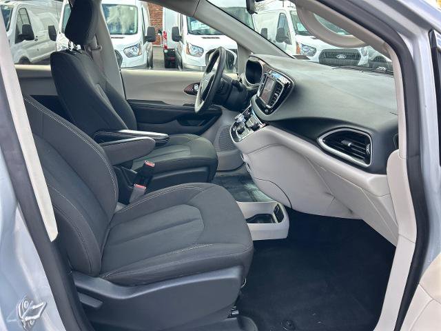 Used 2022 Chrysler Voyager LX image 20