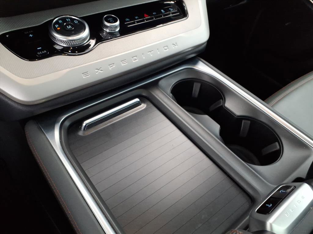 Certified 2025 Ford Expedition Active AWD/4WD image 15