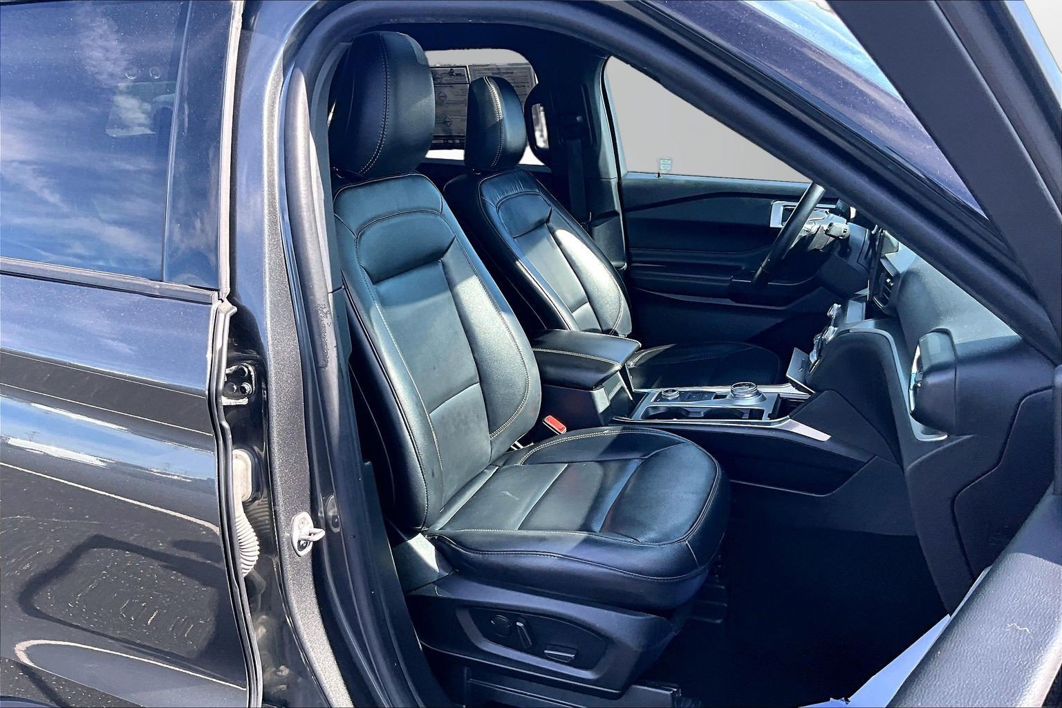 Certified 2020 Ford Explorer XLT w/ Equipment Group 202A AWD/4WD image 7