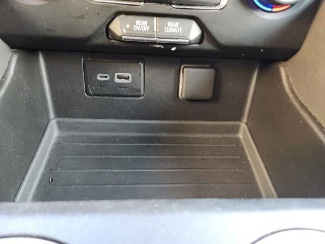 Used 2021 Chevrolet Suburban LS image 30