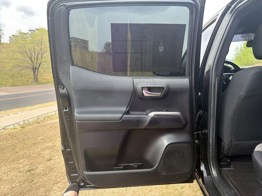 Used 2022 Toyota Tacoma TRD Sport w/ Technology Package AWD/4WD image 19