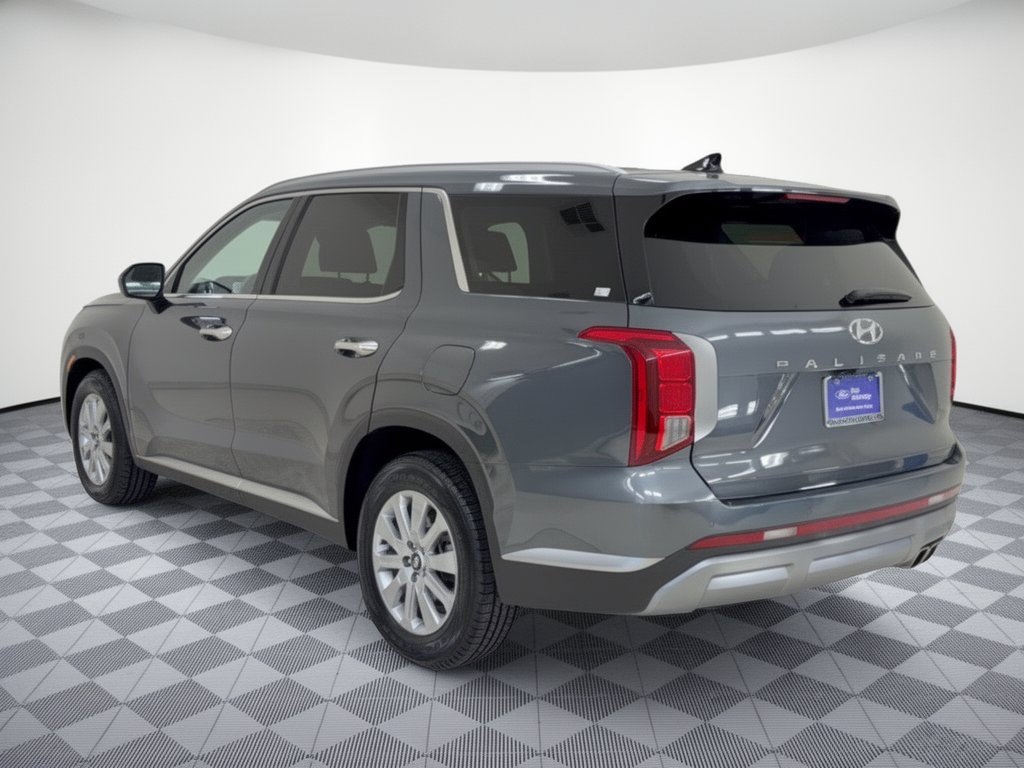 Used 2025 Hyundai Palisade SEL FWD image 3