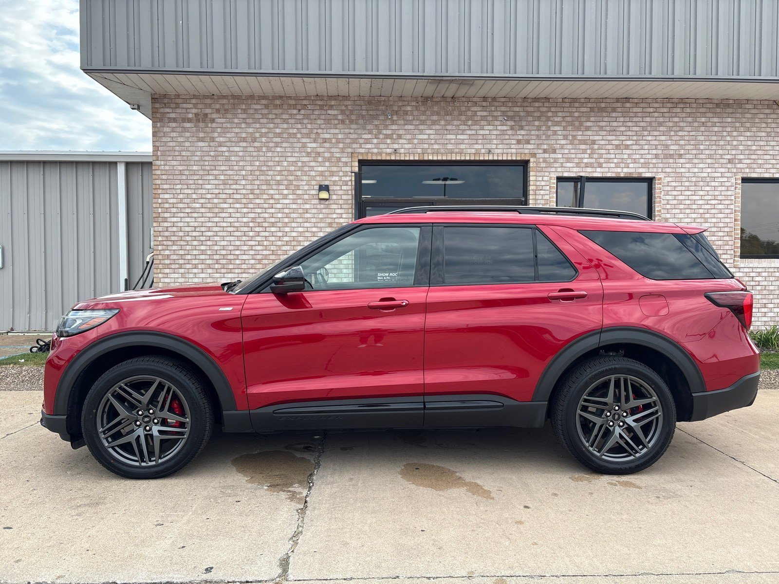 Certified 2025 Ford Explorer ST-Line w/ Premium Package AWD/4WD image 2