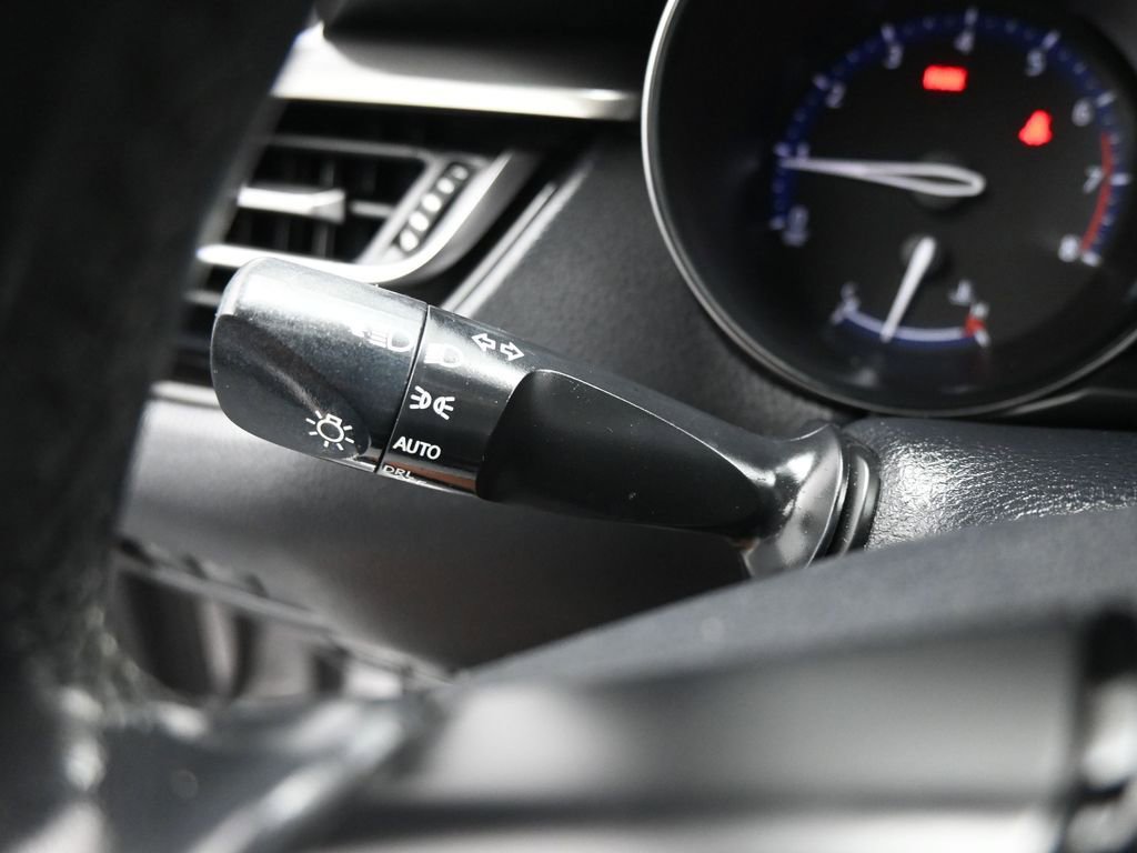 Used 2018 Toyota C-HR XLE image 12