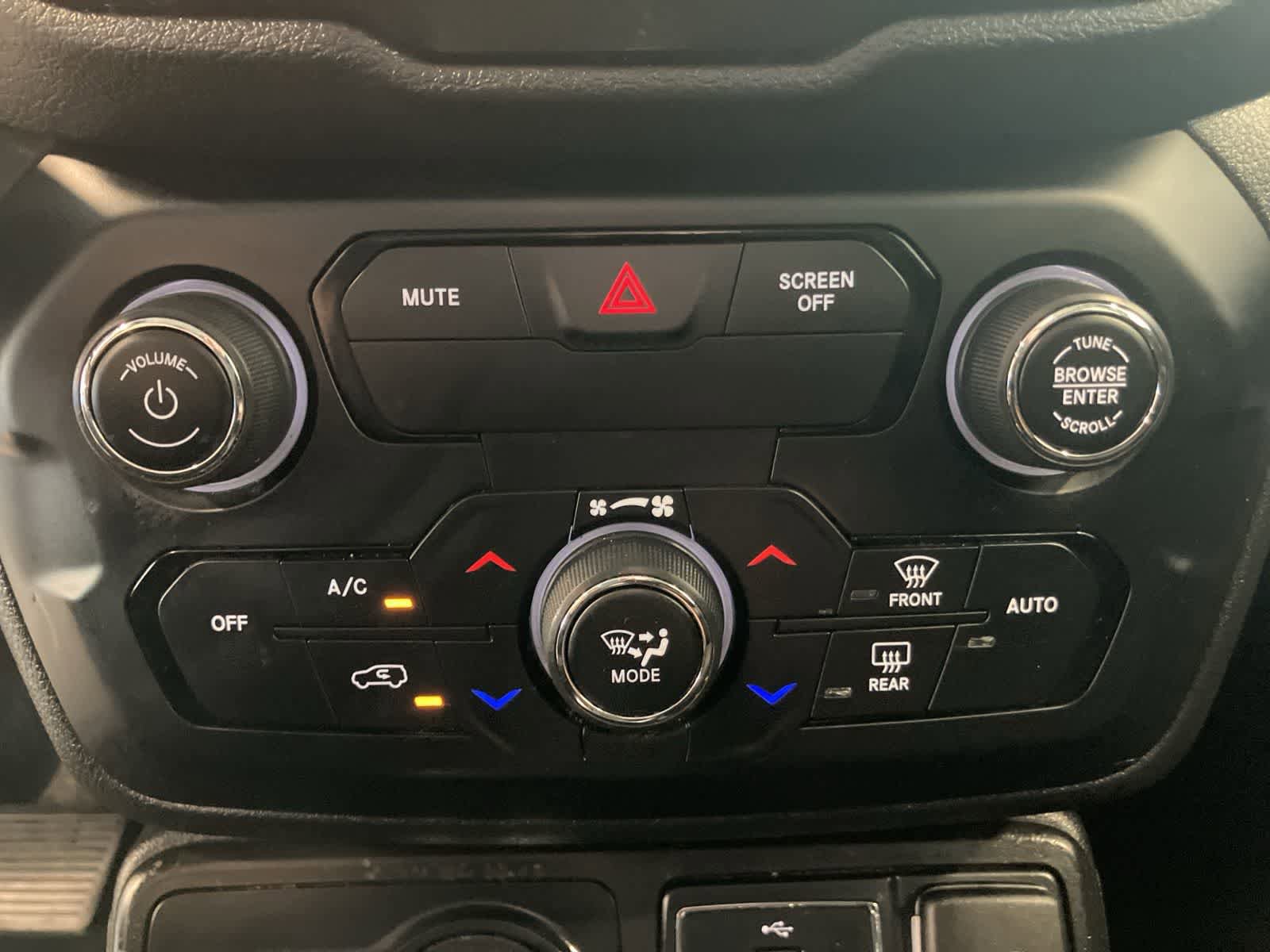 Used 2020 Jeep Renegade Latitude w/ Cold Weather Group AWD/4WD image 19