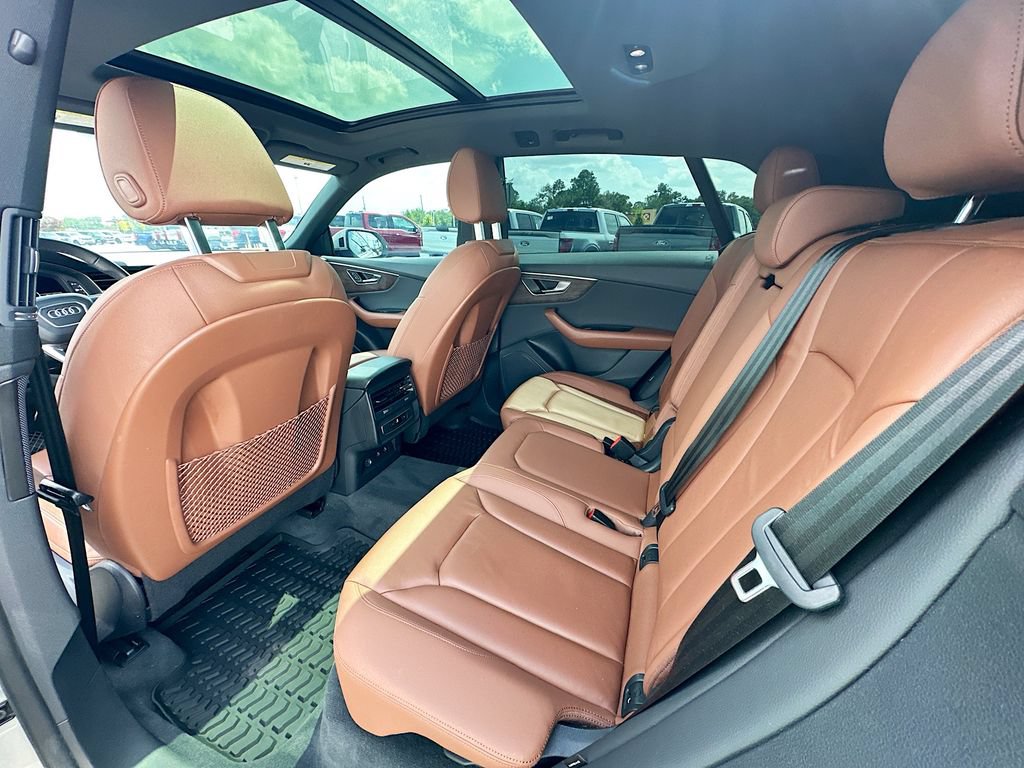 Used 2022 Audi Q8 Premium w/ Convenience Package AWD/4WD image 4