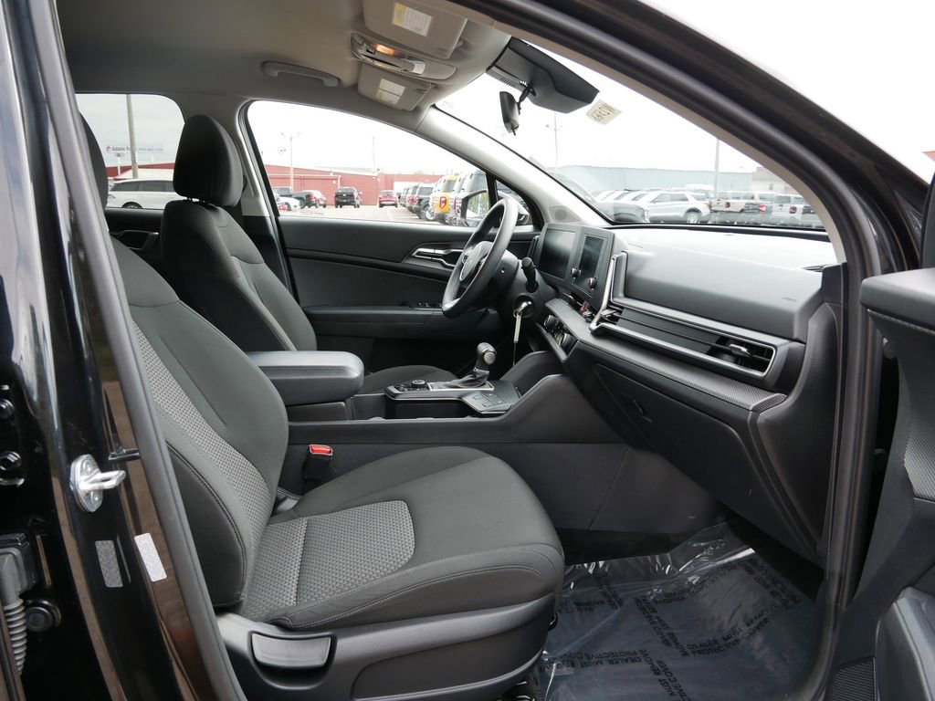 Used 2023 Kia Sportage LX AWD/4WD image 8