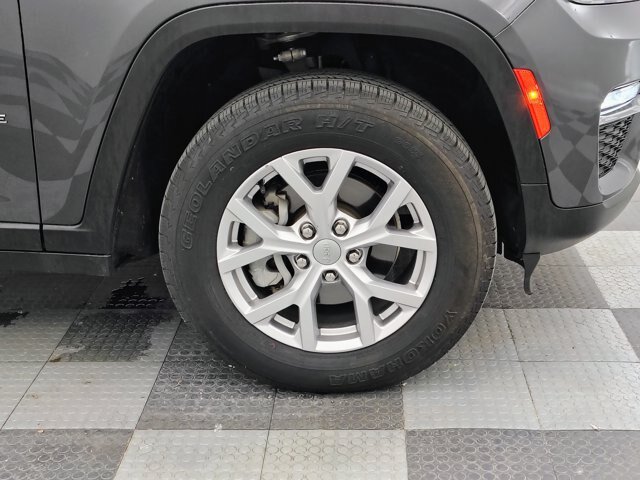 Used 2022 Jeep Grand Cherokee Limited AWD/4WD image 13