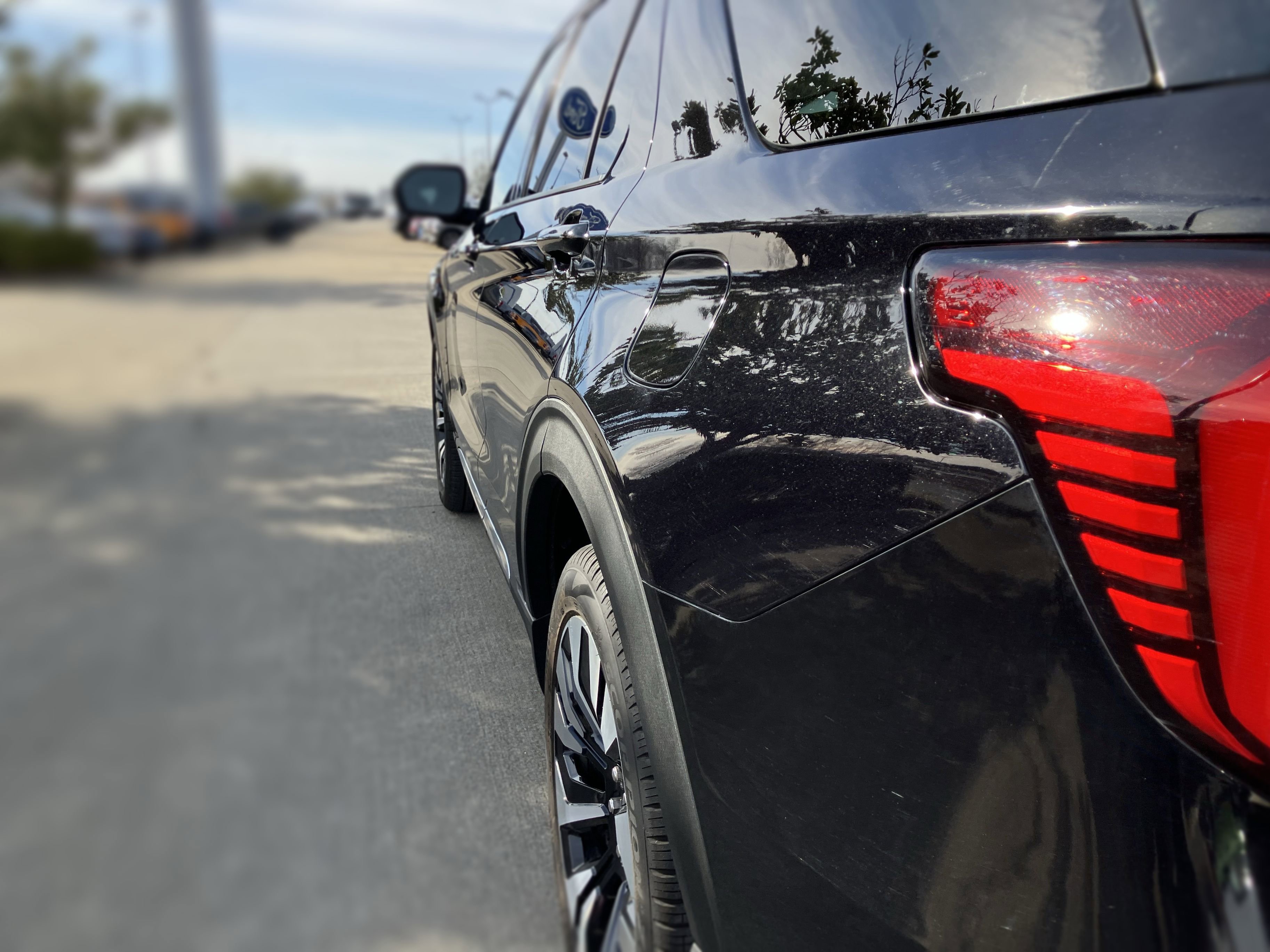 Certified 2025 Ford Explorer Platinum w/ LUX Leather Package image 13