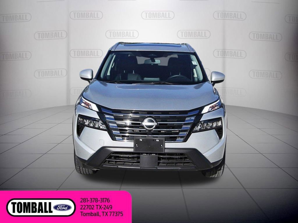 Used 2024 Nissan Rogue SV w/ SV Premium Package image 8