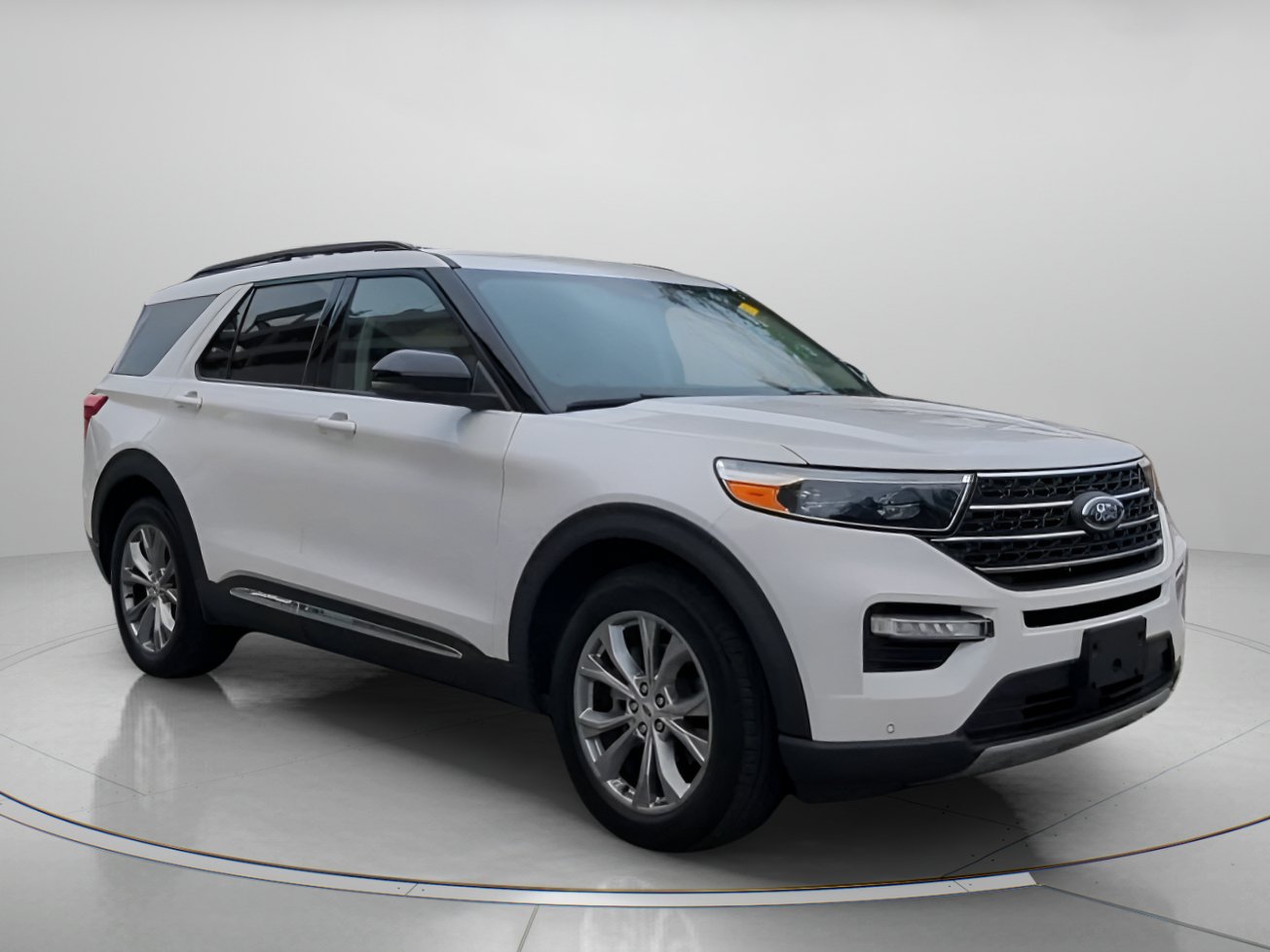 Certified 2023 Ford Explorer XLT w/ Equipment Group 202A RWD image 2