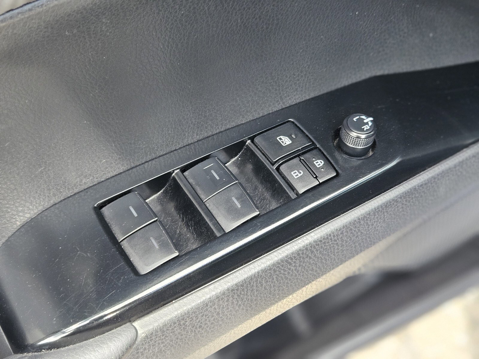 Used 2025 Toyota Camry SE image 18