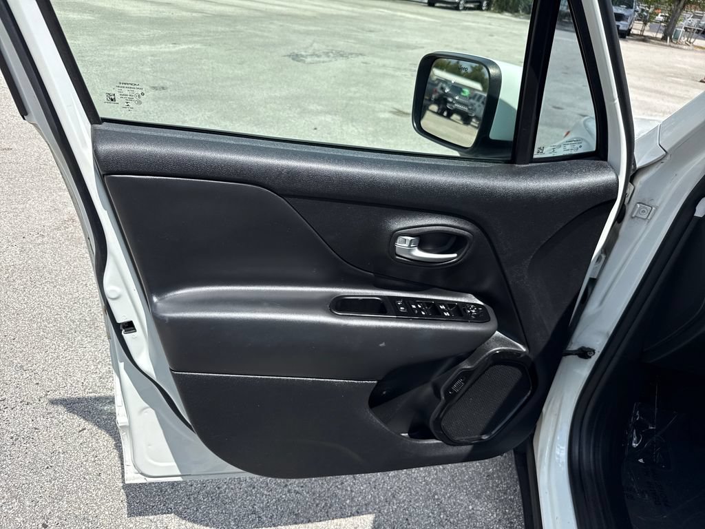 Used 2020 Jeep Renegade Altitude FWD image 13
