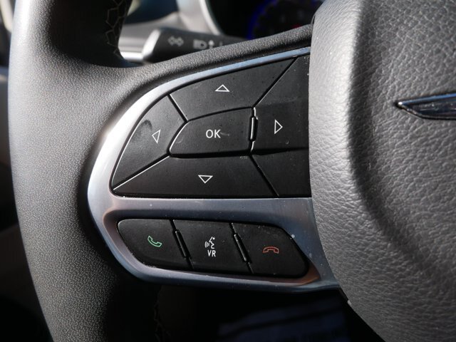 Used 2023 Chrysler Pacifica Touring-L FWD image 20