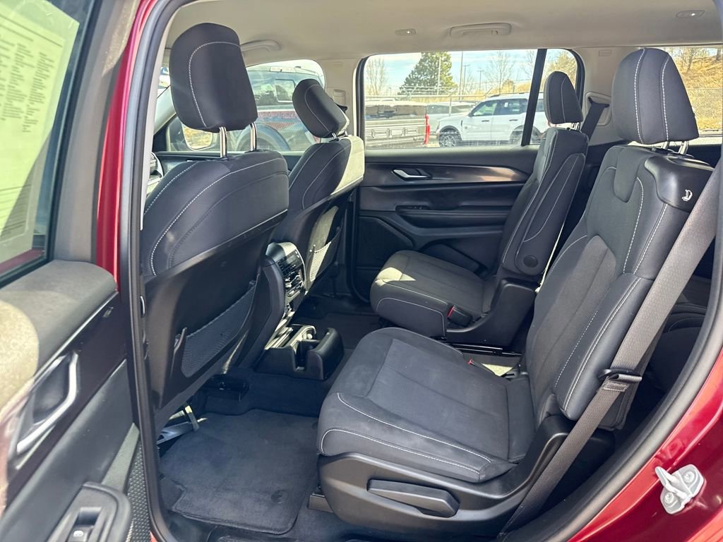 Used 2023 Jeep Grand Cherokee L Laredo image 23