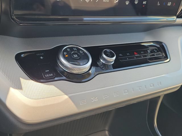 Certified 2025 Ford Expedition Active AWD/4WD image 11