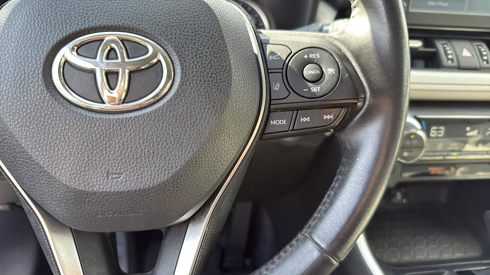 Used 2019 Toyota RAV4 XLE Premium image 15