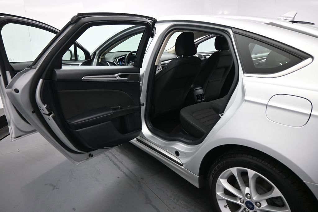 Certified 2019 Ford Fusion SE FWD image 18