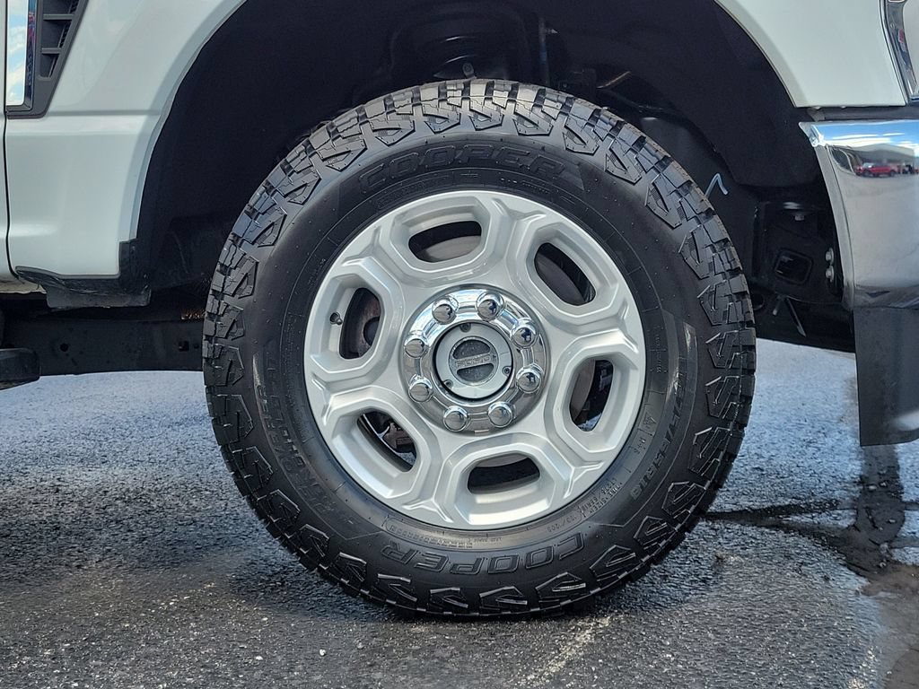 Certified 2025 Ford F250 XLT AWD/4WD image 9