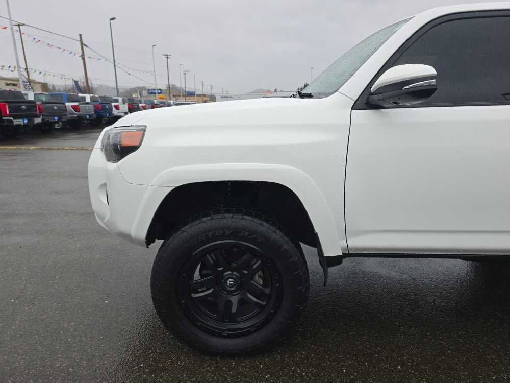 Used 2022 Toyota 4Runner SR5 Premium image 18