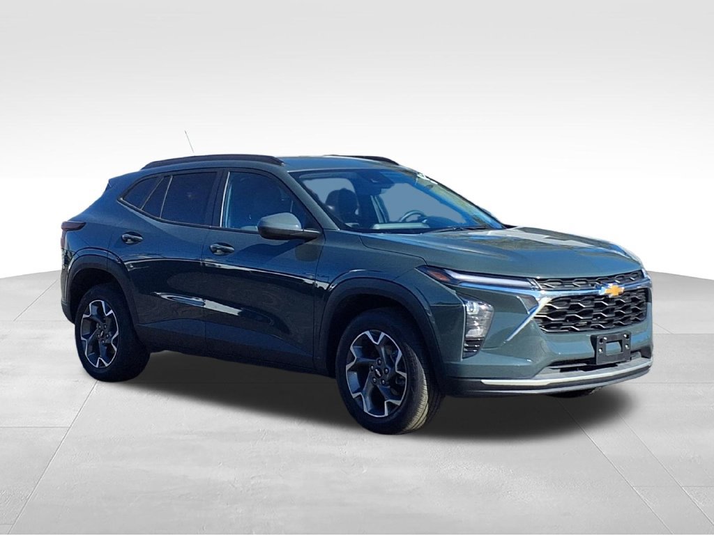 Used 2025 Chevrolet Trax LT FWD image 9