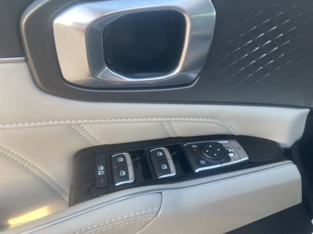 Used 2025 Kia Sorento SX FWD image 11