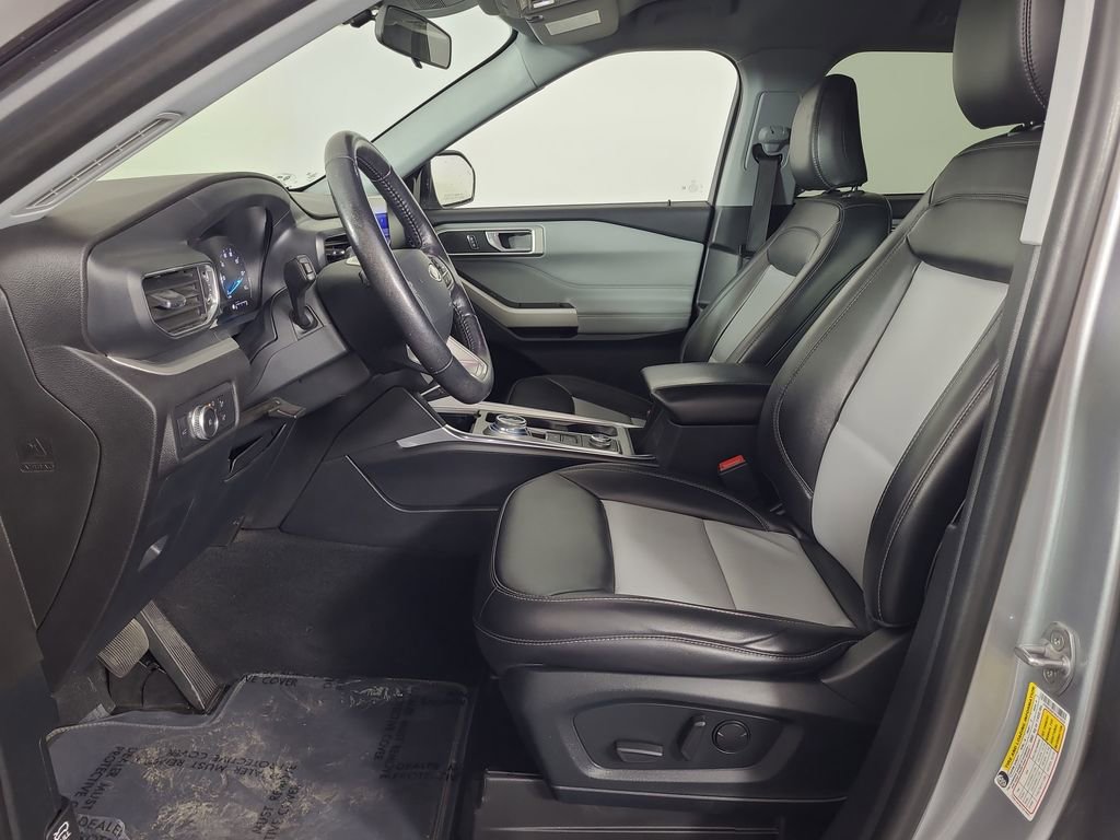 Certified 2022 Ford Explorer XLT w/ Equipment Group 202A AWD/4WD image 19