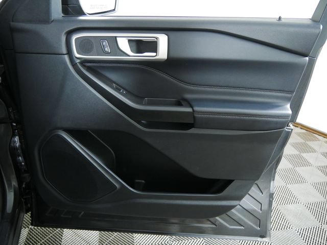 Certified 2020 Ford Explorer XLT w/ Equipment Group 202A AWD/4WD image 11