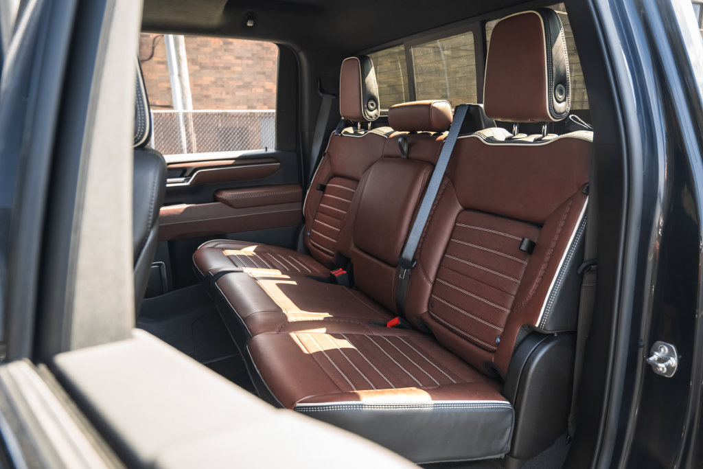 Used 2025 GMC Sierra 2500 Denali Ultimate w/ LPO, GMC Protection Package AWD/4WD image 16