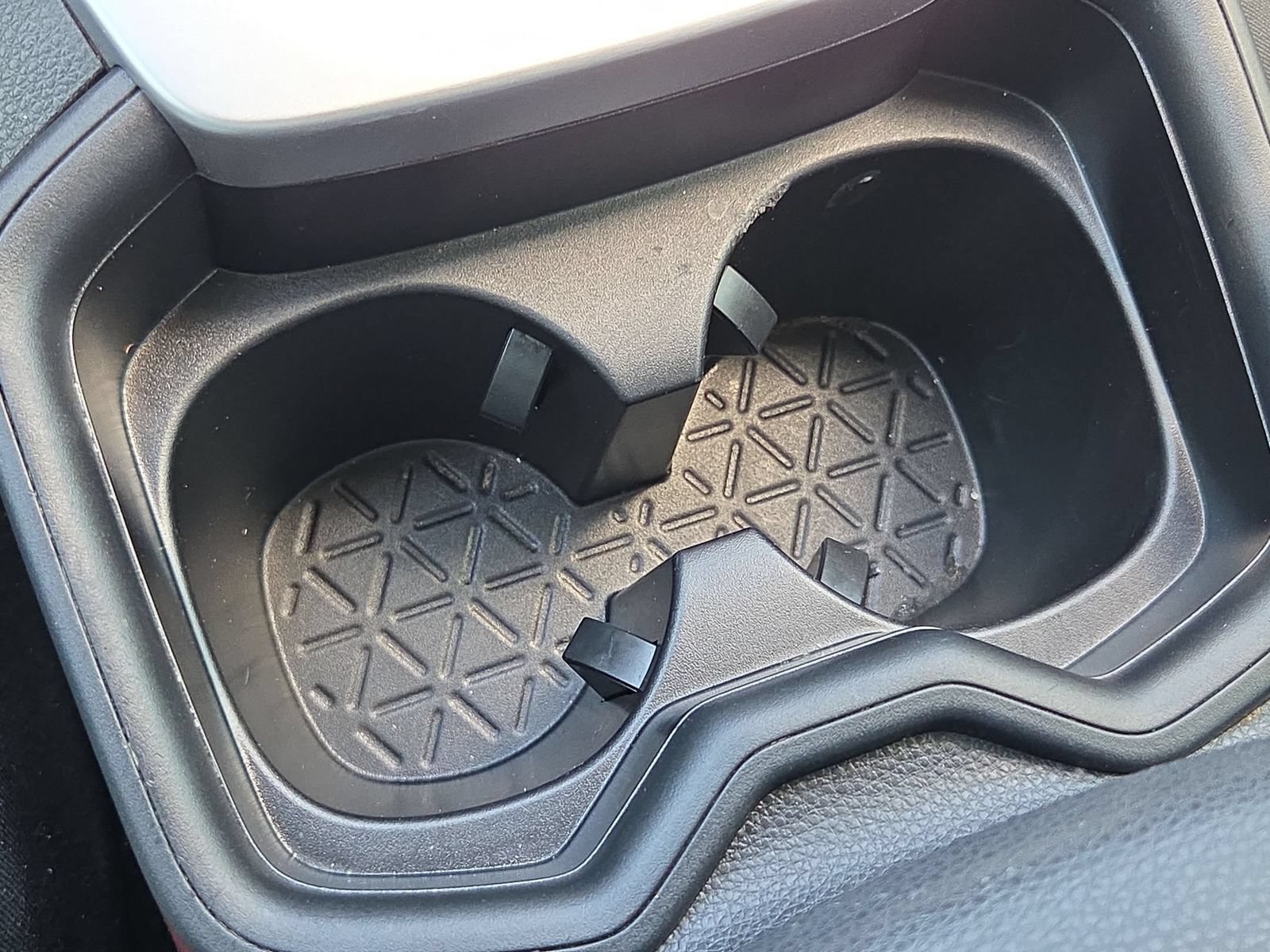 Used 2019 Toyota RAV4 XLE w/ Convenience Package FWD image 18