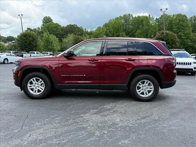 Used 2023 Jeep Grand Cherokee Laredo RWD image 7