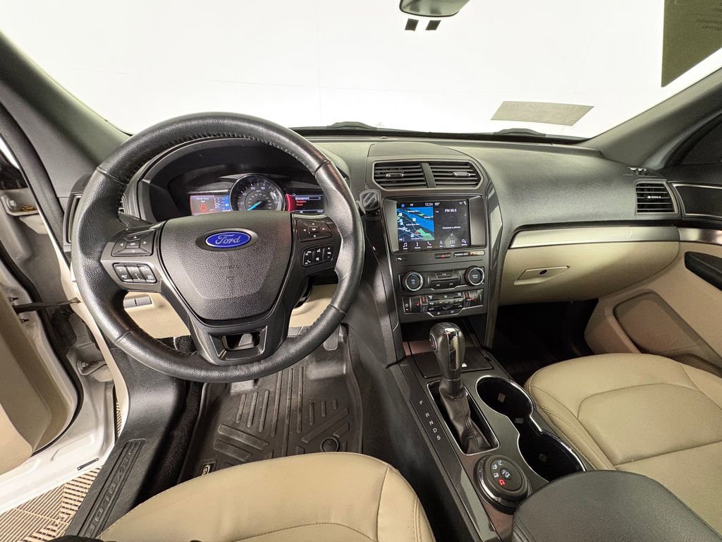 Certified 2019 Ford Explorer XLT w/ Equipment Group 202A AWD/4WD image 7