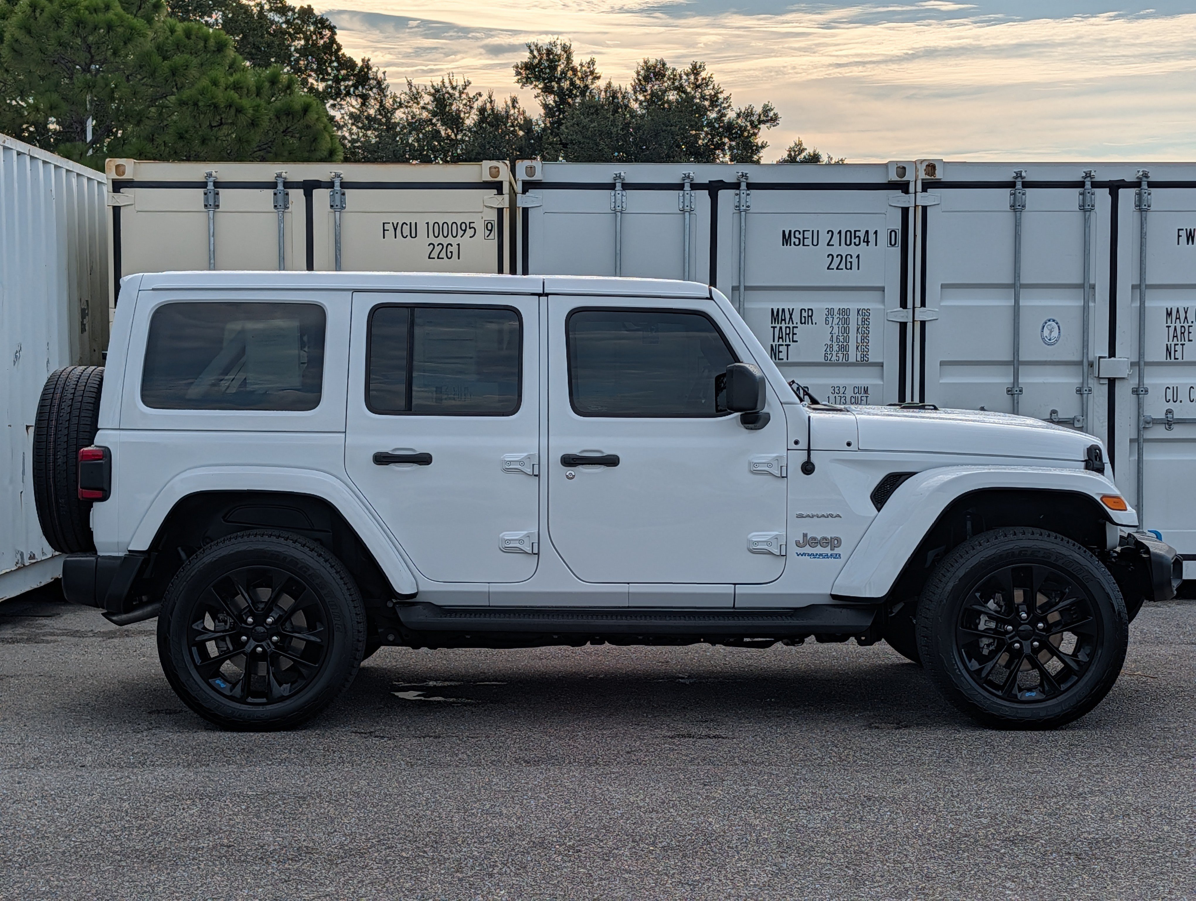 Used 2022 Jeep Wrangler Unlimited Sahara w/ Cold Weather Group AWD/4WD image 4