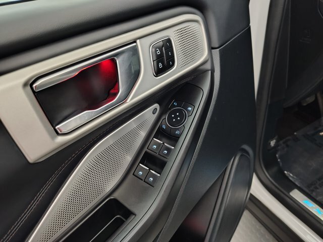 Certified 2020 Ford Explorer Platinum w/ Premium Technology Package AWD/4WD image 18
