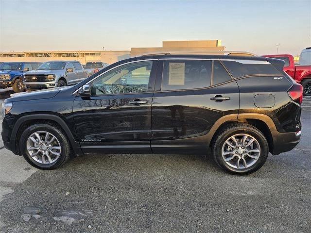 Used 2022 GMC Terrain SLT w/ Infotainment Package II image 2