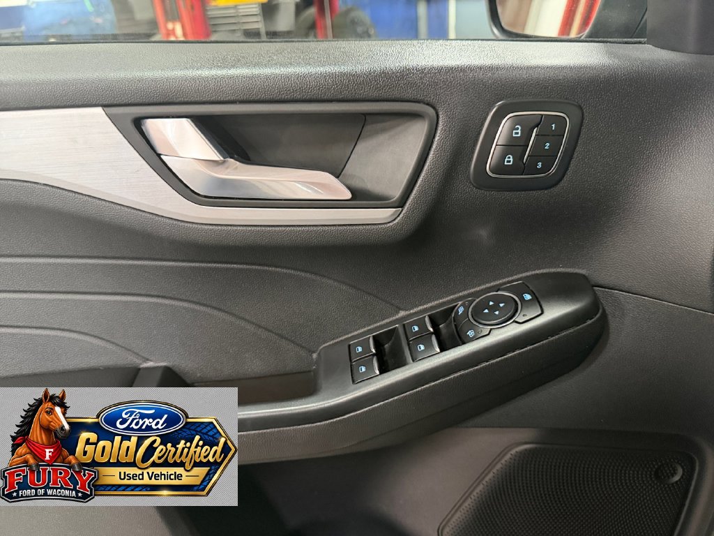 Certified 2025 Ford Escape Platinum AWD/4WD image 26