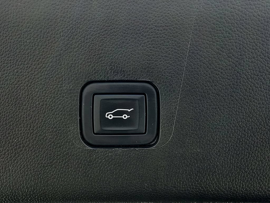 Used 2023 Chevrolet Traverse LT FWD image 30