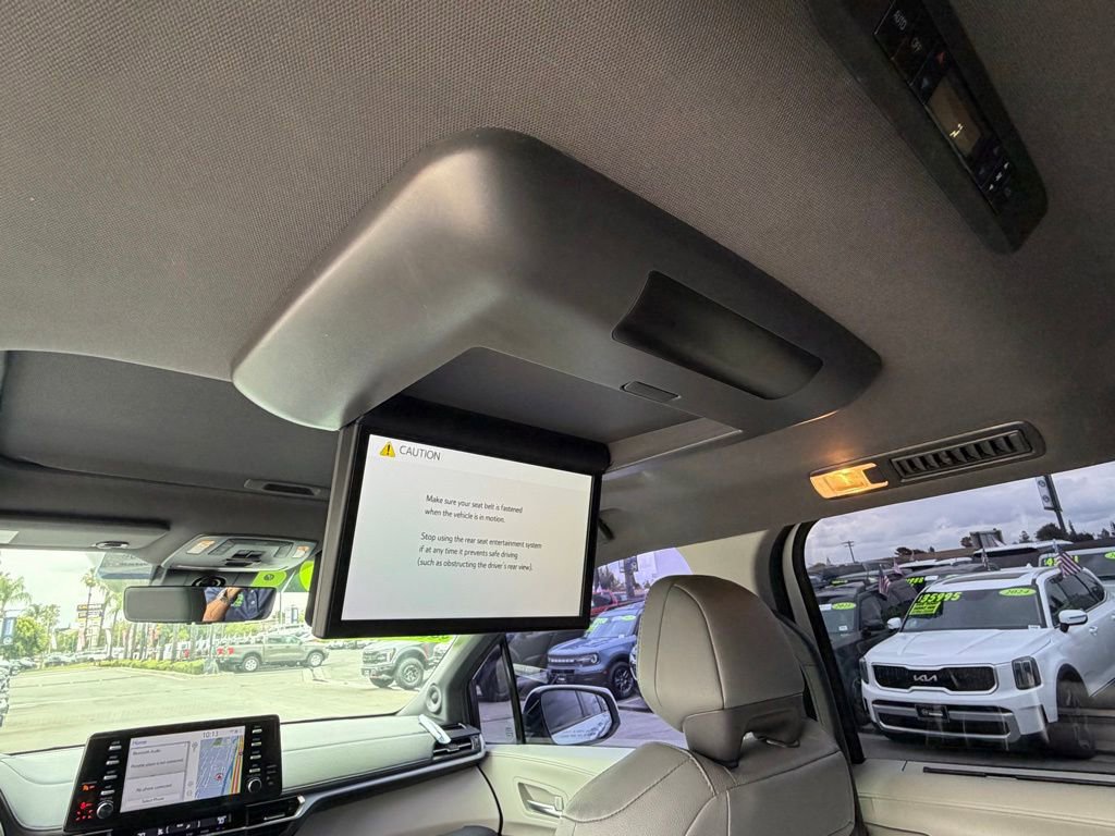 Used 2024 Toyota Sienna Limited FWD image 40