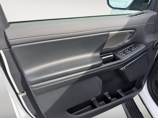 Certified 2025 Ford Expedition Platinum AWD/4WD image 10