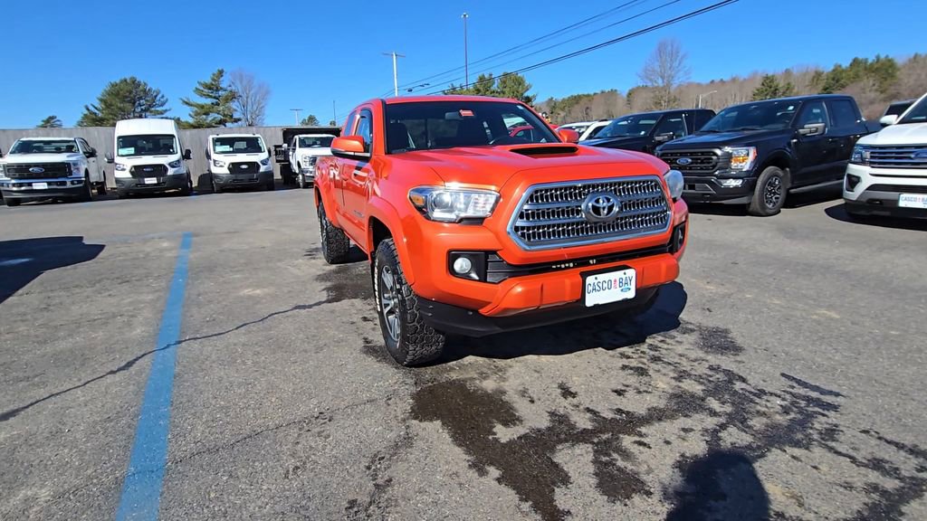 Used 2017 Toyota Tacoma TRD Sport w/ Tow Package (A/T) AWD/4WD image 13