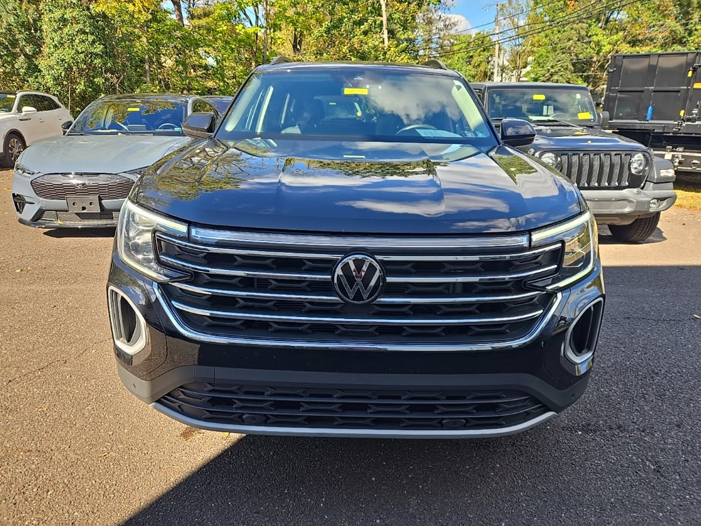 Used 2024 Volkswagen Atlas SE AWD/4WD image 2